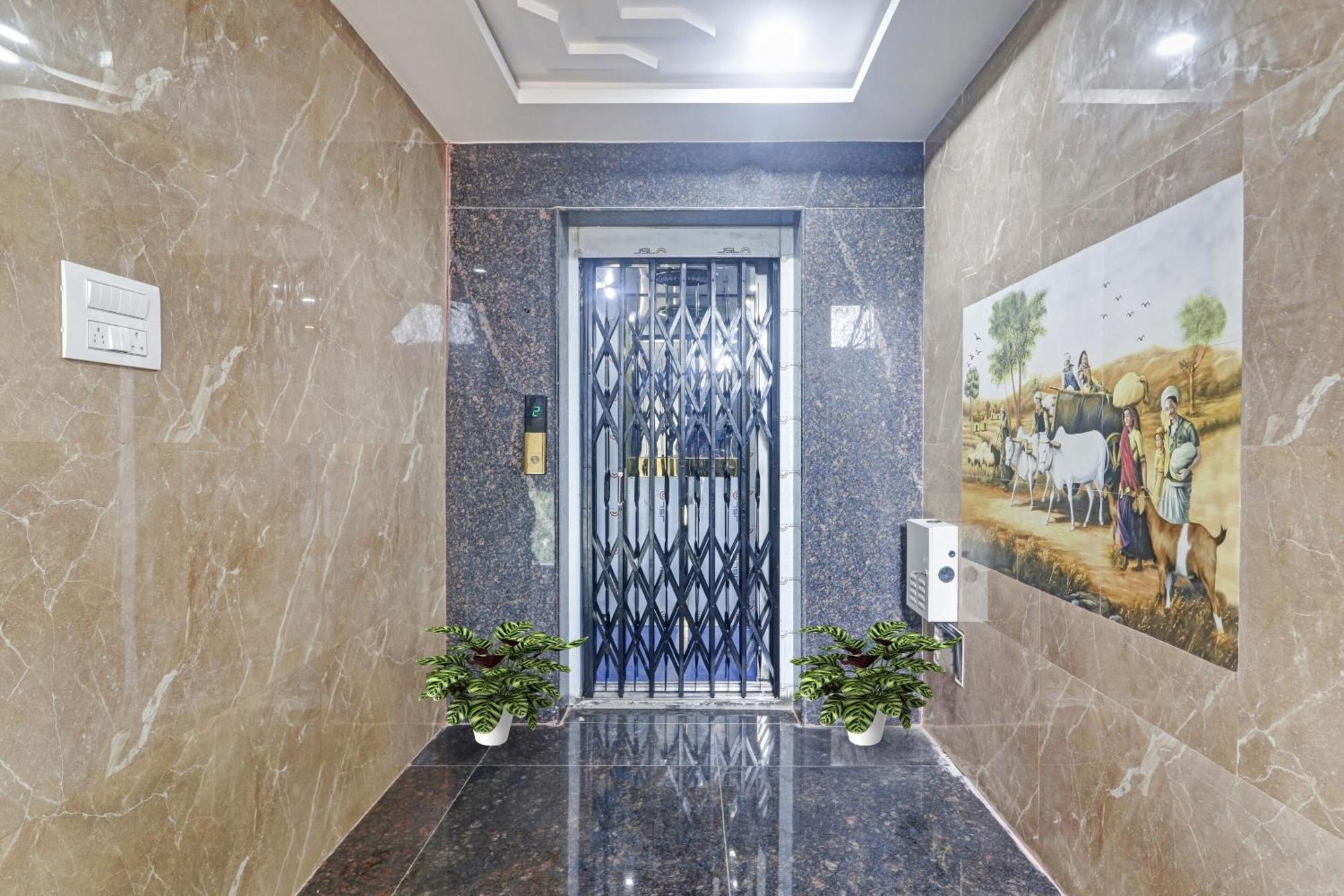 Super Capital O Srinika Inn Gachibowli Екстер'єр фото