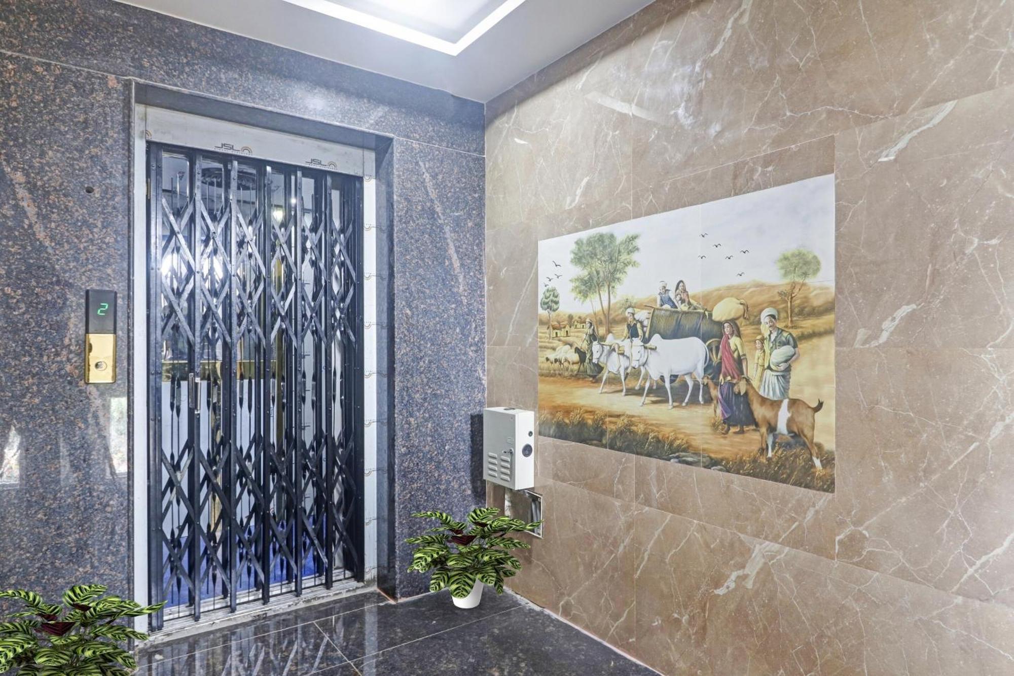 Super Capital O Srinika Inn Gachibowli Екстер'єр фото