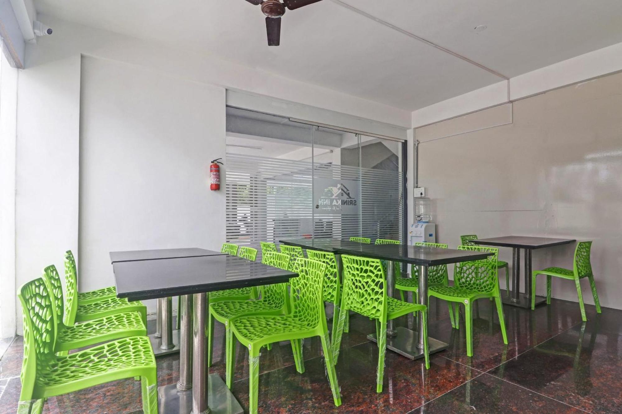 Super Capital O Srinika Inn Gachibowli Екстер'єр фото